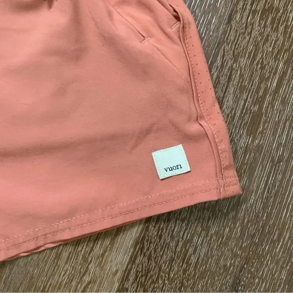 Vuori Womens athletic Dash shorts pockets S - Picture 7 of 8